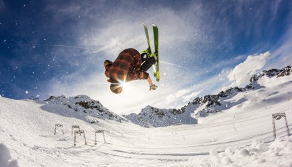 开云体育最新地址-利物浦保持三线联动提升团队效率，利物浦3-2